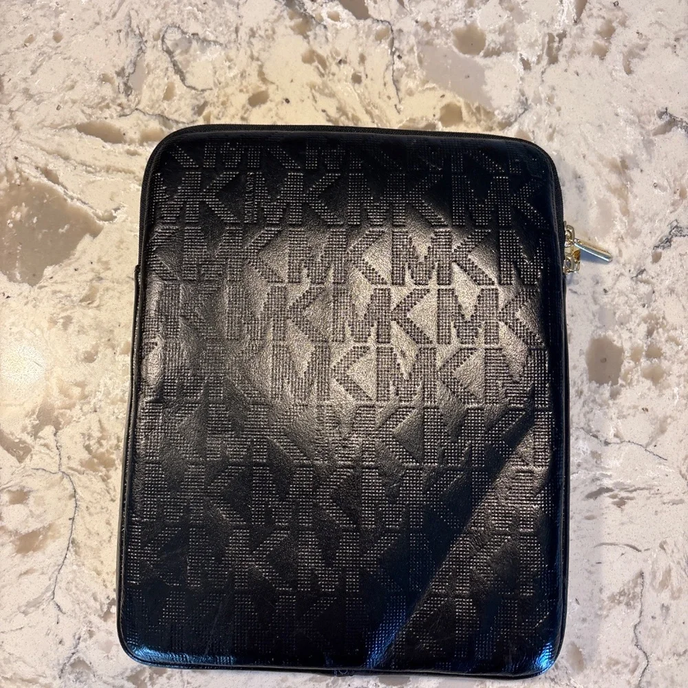 Michael Kors Black Logo IPad Tablet Case Cover - Picture 2 of 4